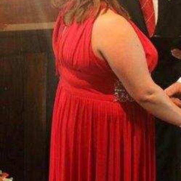 David's Bridal Red evening gowns - Picture 3 of 6